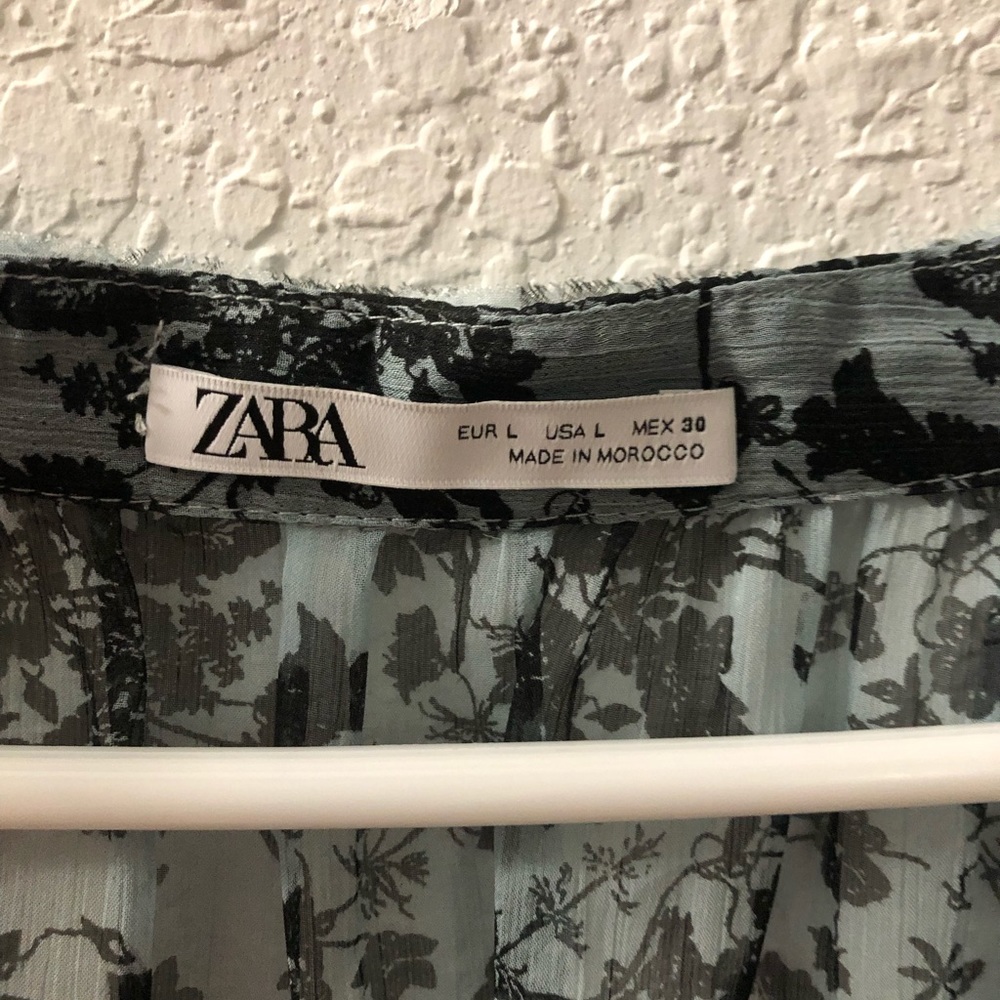 Zara Ruffle Print Blouse - Picture 6 of 7